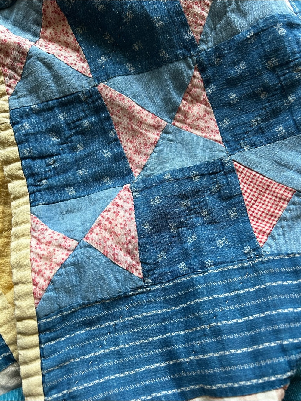 UP-cycled vintage quilt hoodie - Picture 5 of 7